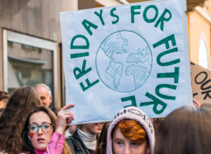 Oggi giovani in piazza «contro gli interessi che ostacolano giustizia climatica e sociale»